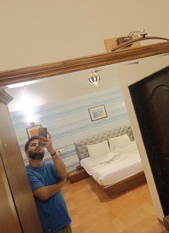 Young Male Looking to Fuck Widow - Male escort in Navi Mumbai Photo 2 of 2