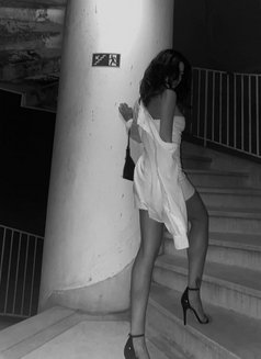 party girl - escort in Hong Kong Photo 1 of 6