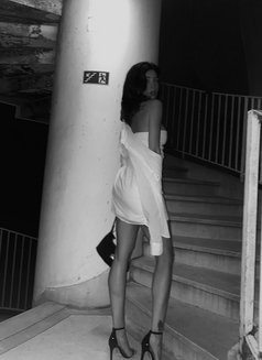 party girl - escort in Hong Kong Photo 3 of 6