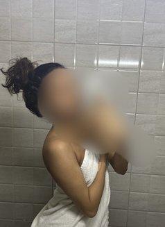 Young Model GFE - puta in Colombo Photo 5 of 6