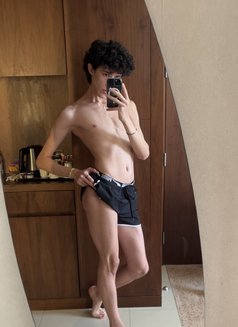 Young Model Twink last 2 days - Acompañantes masculino in Riyadh Photo 4 of 13