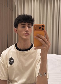 Young Model Twink - Male escort in Al Manama Photo 11 of 12