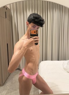 Young Model Twink - Male escort in Al Manama Photo 12 of 12