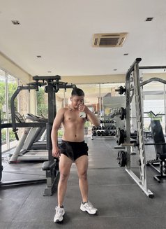 Young Muscle - Male escort in Jakarta Photo 7 of 9