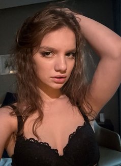 Young Natalie Full Service Anal - escort in Dubai Photo 13 of 18