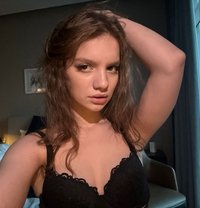 Young Natalie Full Service Anal - puta in Dubai Photo 13 of 28