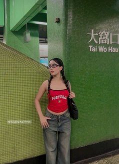 Young party babe Sophia - escort in Hong Kong Photo 4 of 5