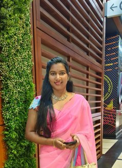 Young Southindian Threesome Girls - puta in Dubai Photo 7 of 10