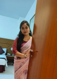 Young Southindian Threesome Girls - puta in Dubai Photo 8 of 10