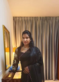 Young Southindian Threesome Girls - puta in Dubai Photo 9 of 10