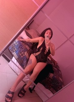 Young student just arrived (independent) - escort in Macao Photo 14 of 14