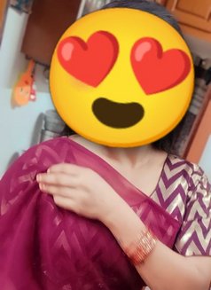 Young Tamil girls available - puta in Chennai Photo 5 of 6