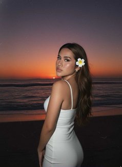 YOUNG TS - Acompañantes transexual in Singapore Photo 9 of 16