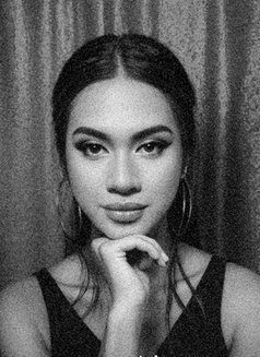 YOUNG TS - Acompañantes transexual in Singapore Photo 10 of 16