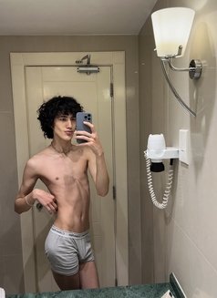 ⚜️Young twink🇦🇿⚜️ New in Doha - Male escort in Doha Photo 2 of 13
