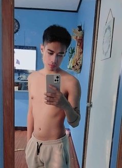 Young Twink Guy - Male escort in Manila Photo 4 of 8