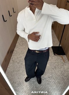 Youngbbc - Male escort in Dubai Photo 1 of 1