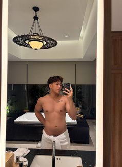 Youngboy.mb - Male escort in Hong Kong Photo 8 of 11