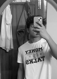 Youngest Man Here - Male escort in New Delhi Photo 3 of 6