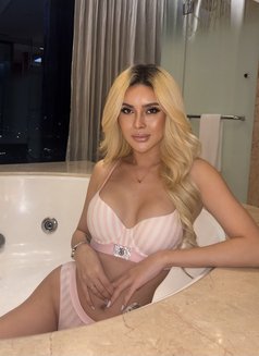 FULLY FUNCTIONAL/LOTS OF CUM WITH POPPER - Transsexual escort in Hong Kong Photo 28 of 28