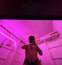 Your baby big dixyy - Transsexual escort in Makati City