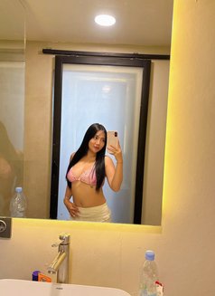 Zia - escort in Bali Photo 3 of 6