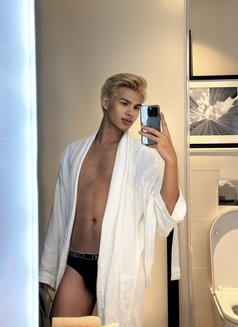 Your Blondie - Male escort in Bangkok Photo 8 of 13