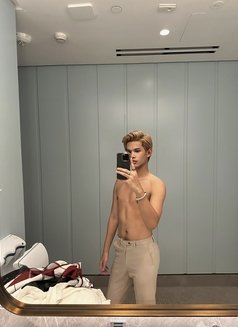 Your Blondie - Male escort in Bangkok Photo 2 of 13