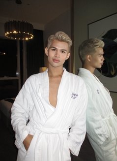 Your Blondie - Male escort in Bangkok Photo 8 of 10