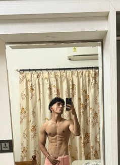 Your Fav Secret - Acompañantes masculino in Dubai Photo 5 of 6