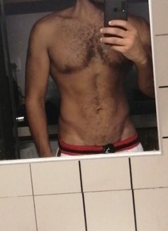 Your Gentleman - Male escort in Guangzhou Photo 2 of 3
