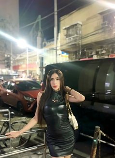 Your Hot Baby Girl Erin - Transsexual escort in Dubai Photo 1 of 10