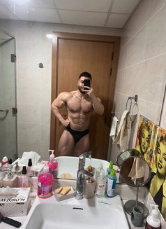 YOUR LUST SATISFACTION BIG MUSCLE ARAB - Acompañantes masculino in Dubai Photo 14 of 14
