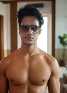 YOUR MIDNIGHT LOVER & SENSUAL COMPANION - Acompañantes masculino in Kolkata Photo 2 of 21