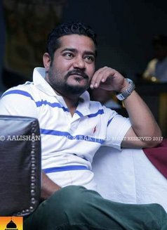 Your Own - Intérprete masculino de adultos in Kathmandu Photo 2 of 3