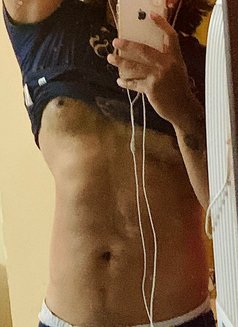 Male masseur for female - Acompañantes masculino in New Delhi Photo 1 of 3