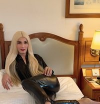 your unstoppable fetish queen CD - Transsexual escort in Hong Kong Photo 28 of 30