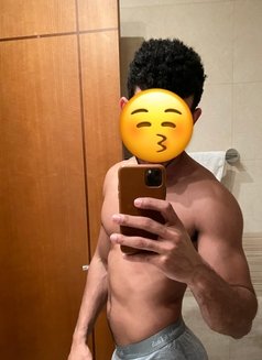 YourPrince🤴 - Male escort in Dubai Photo 5 of 9