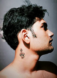 Yours, Akash - Male escort in Mumbai Photo 3 of 4