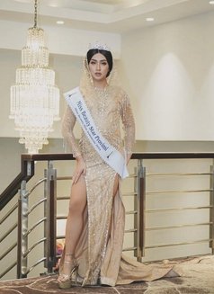 QUEEN OF MODEL SERVICE - Transsexual escort in Bali Photo 8 of 10