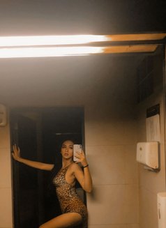 QUEEN OF MODEL SERVICE - Transsexual escort in Bali Photo 3 of 10