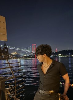 Yousef - Male escort in İstanbul Photo 9 of 10