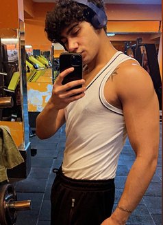 Yousef - Male escort in İstanbul Photo 10 of 10