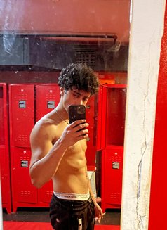 Yousef - Male escort in İstanbul Photo 12 of 12