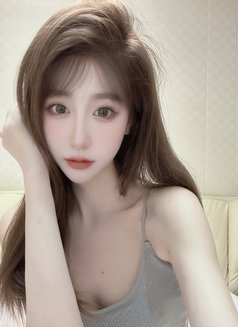 Miranda - escort in Shanghai Photo 2 of 5