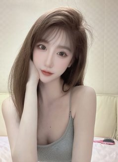 Miranda - escort in Shanghai Photo 4 of 5