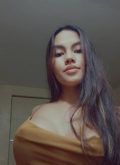 Ysra001 - escort in Manila Photo 2 of 4