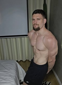 Maxwell Stone - Male escort in Dubai Photo 6 of 15