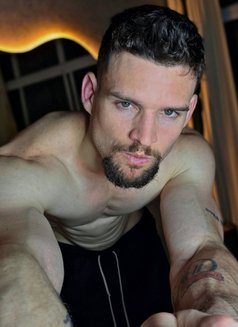 Maxwell Stone - Male escort in Dubai Photo 9 of 15