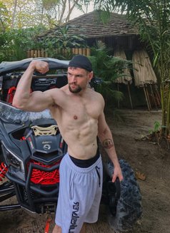 Maxwell Stone - Male escort in Dubai Photo 10 of 15